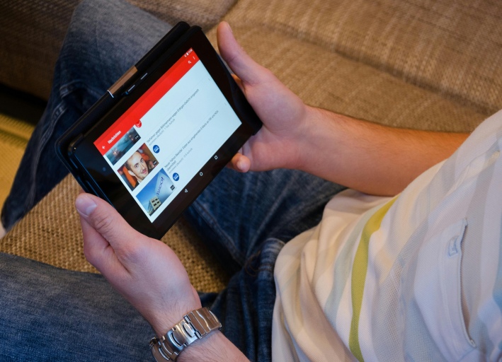 Wie du eine alte Musikanlage mit modernen Streaming-Diensten verbindest